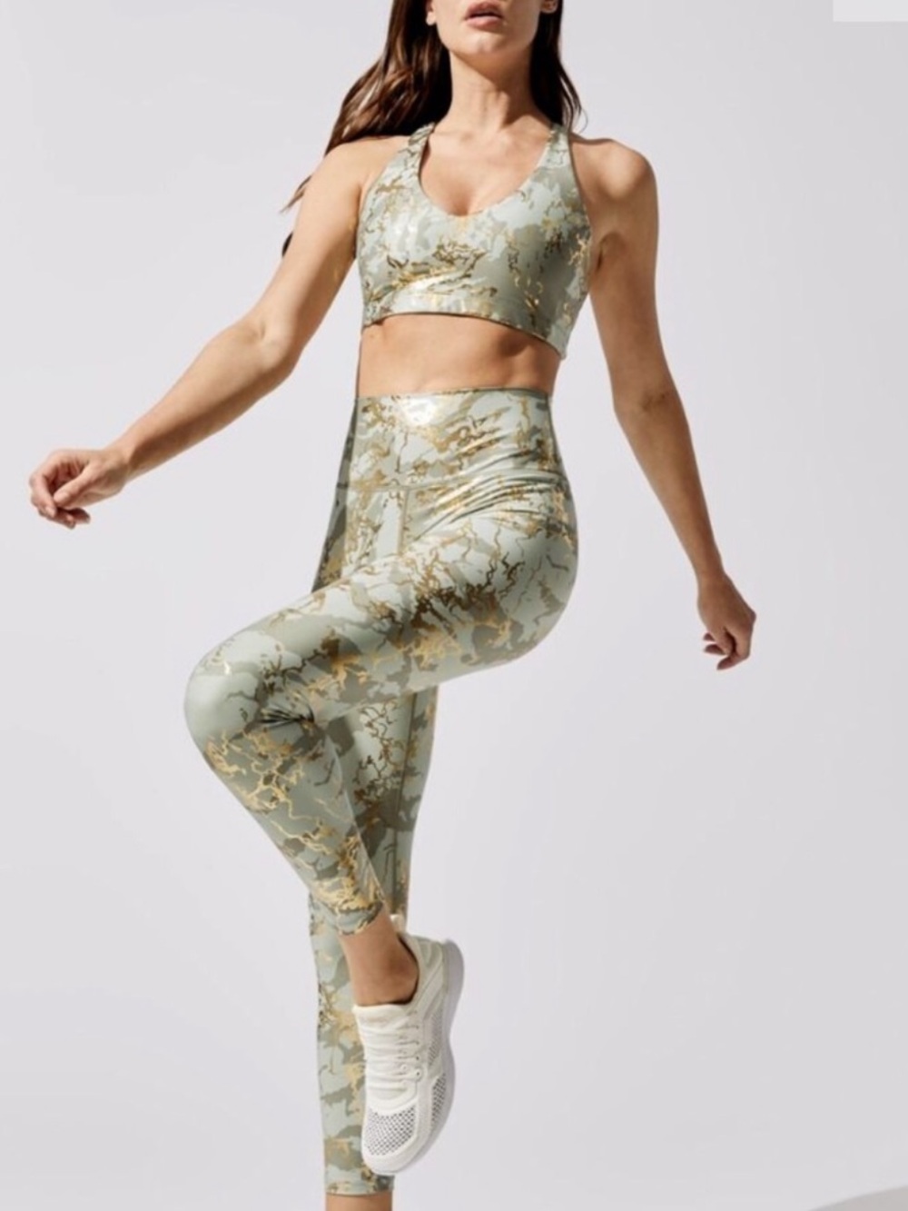 Carbon38 set Marble Shine set 7/8 Leggings in‎ Sage Green and Gold and bra